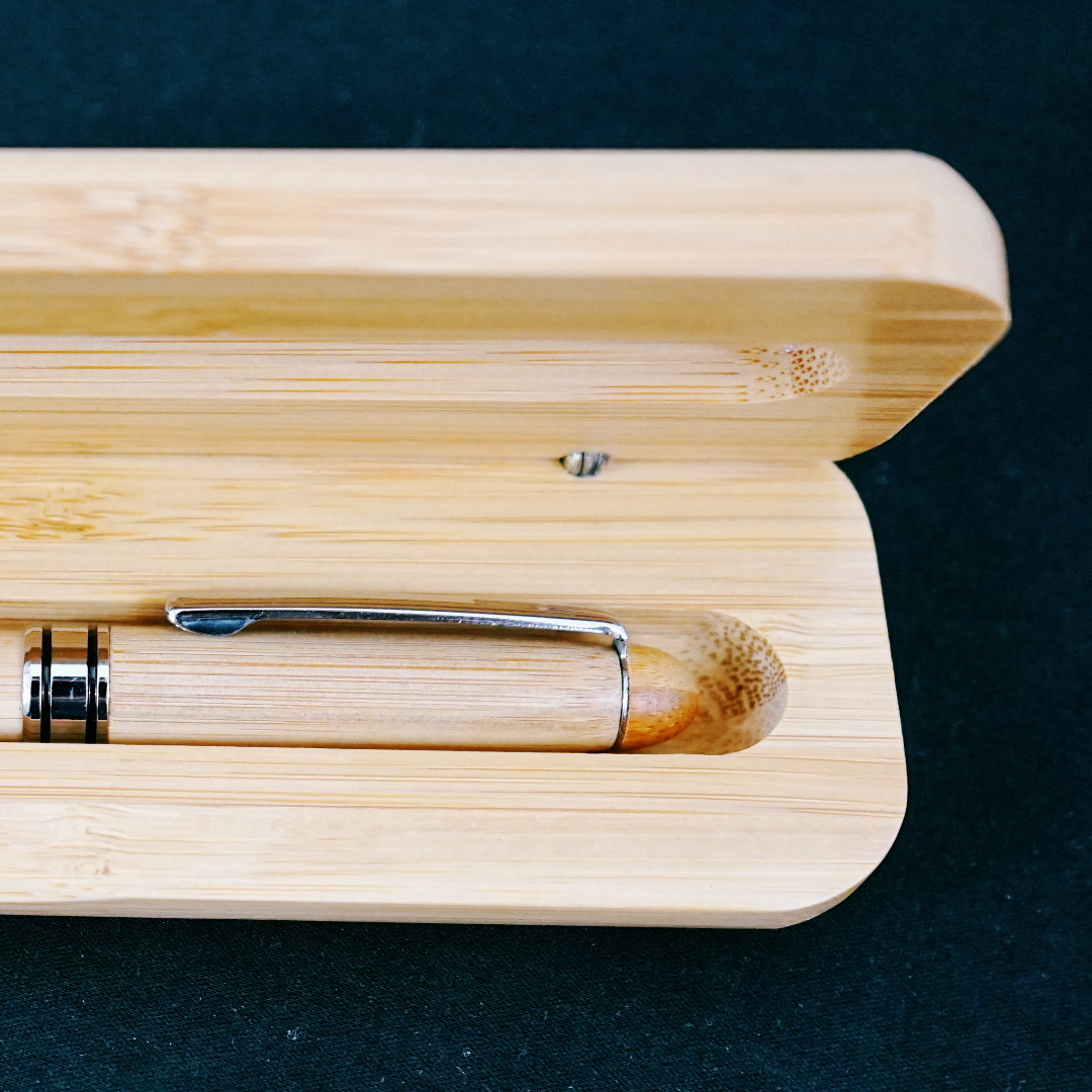 Estuche de madera con bolígrafo - Imagen 2